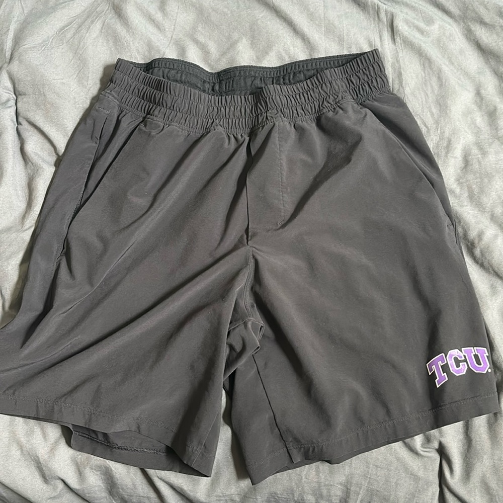Mens college lululemon shorts 5’ inseam